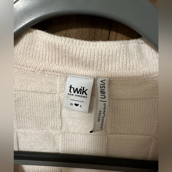 Cream Sweater - Picture 2 of 8